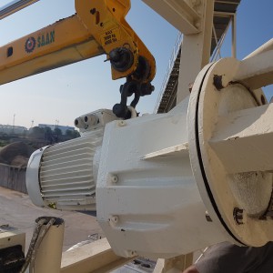 Cement screws overhaul with crane