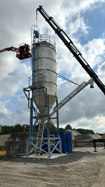 Plaatsen van een cementsilo